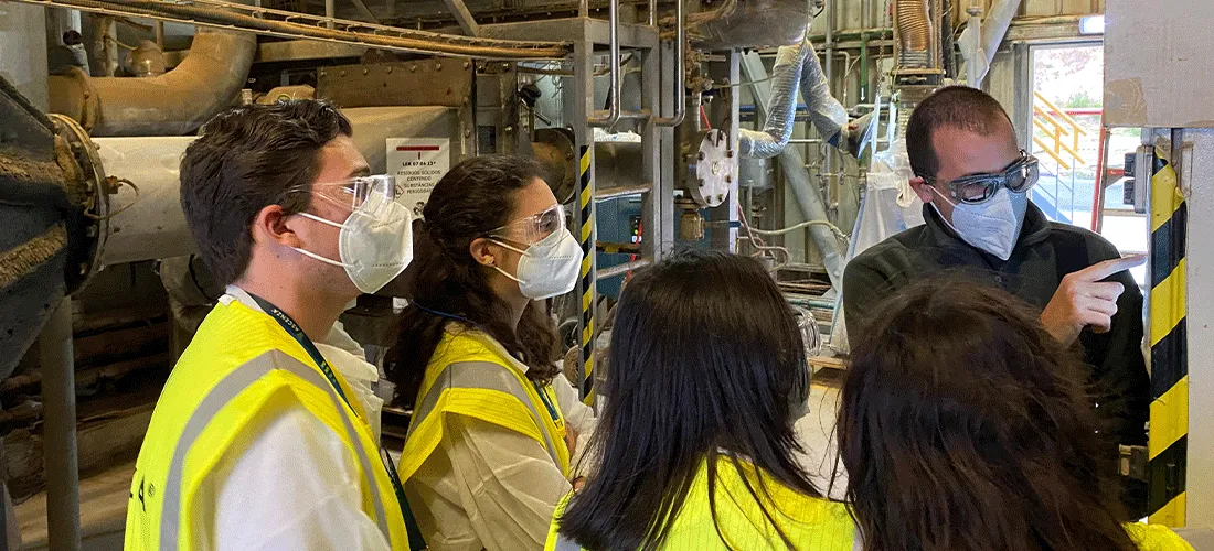 Students from técnico visiting ascenza plant