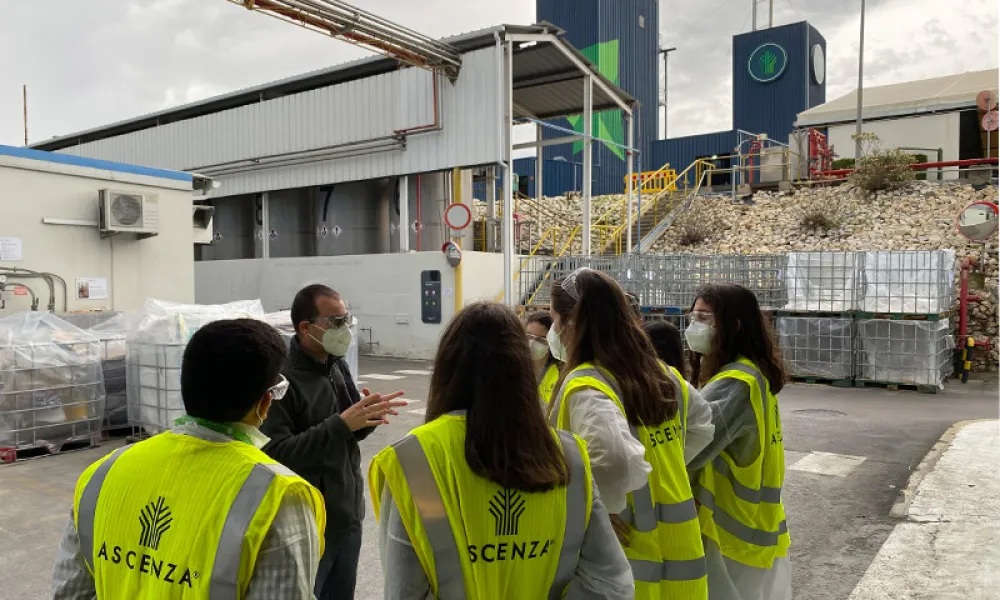 Students from técnico visiting ascenza plant