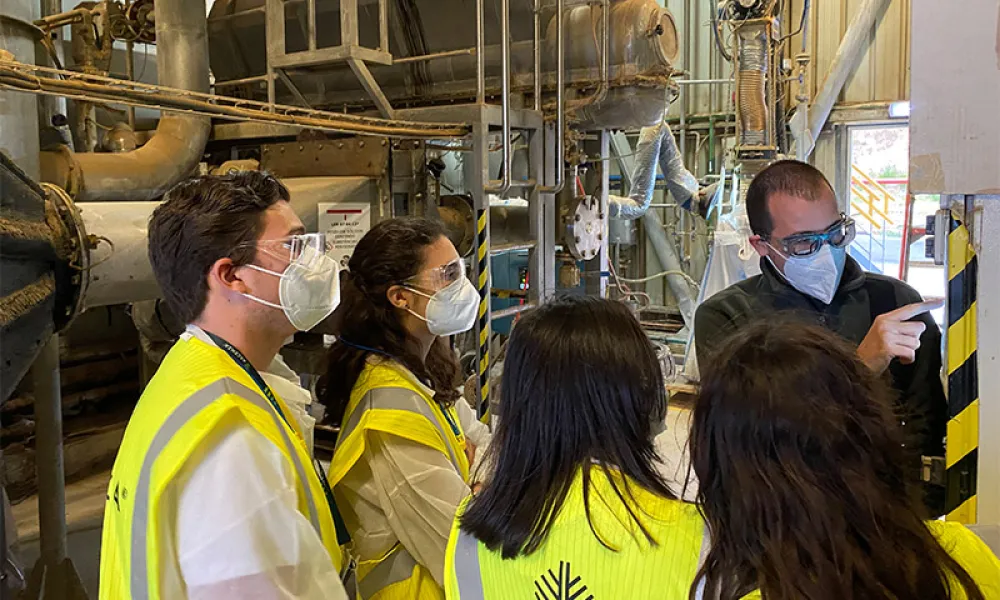 Students from técnico visiting ascenza plant