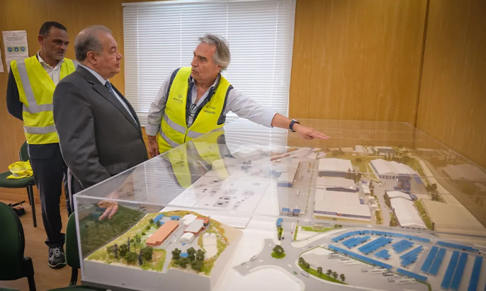 PORTUGUESE MINISTER OF THE ECONOMY AND THE SEA visiting ASCENZA'S FACTORY. In the image the minister António Costa Silva, along José Neves and João Martins, ascenza's COO