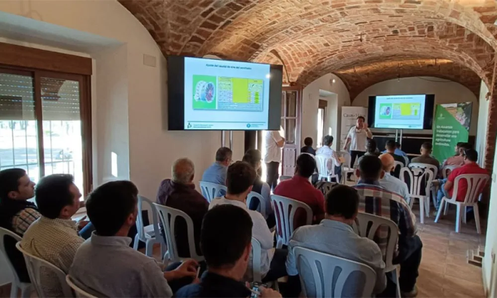 Training demosntration for farmers and distributors in Spain by ASCENZA